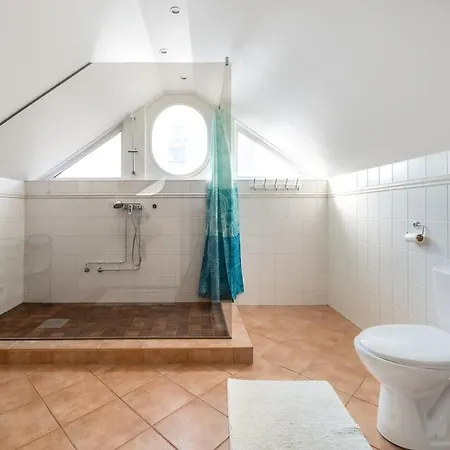 Large And Cozy 2-level Korter