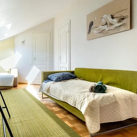 Large And Cozy 2-level Lägenhet *