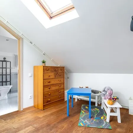 Large And Cozy 2-level Apartment