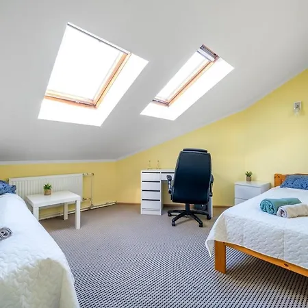 아파트 Large And Cozy 2-level