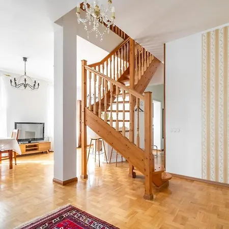 Large And Cozy 2-level Lägenhet *