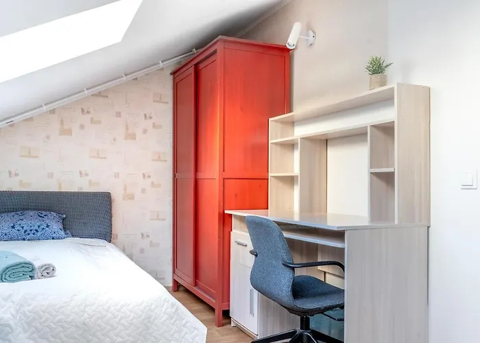 Large And Cozy 2-level *