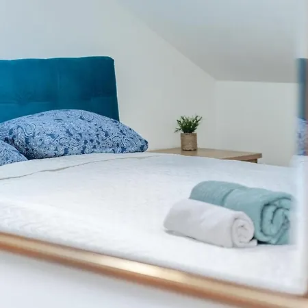 Large And Cozy 2-level Reval