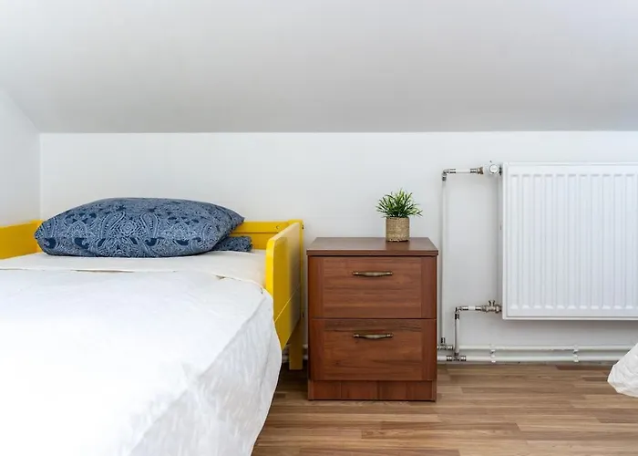 Large And Cozy 2-level